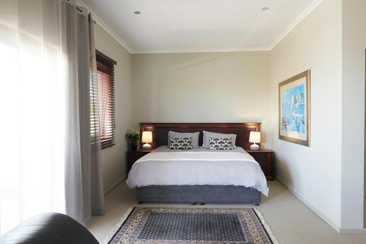 Apartment 6 On Clifton - Spacious 2 Bedroom