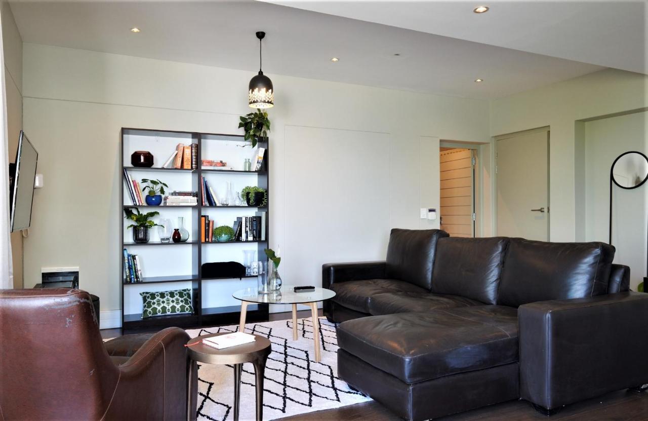 6 On Clifton - Spacious 2 Bedroom *